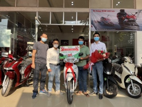 Trao thưởng xe máy cho Quý Đại Lý Phong Thúy- Tuyên Quang